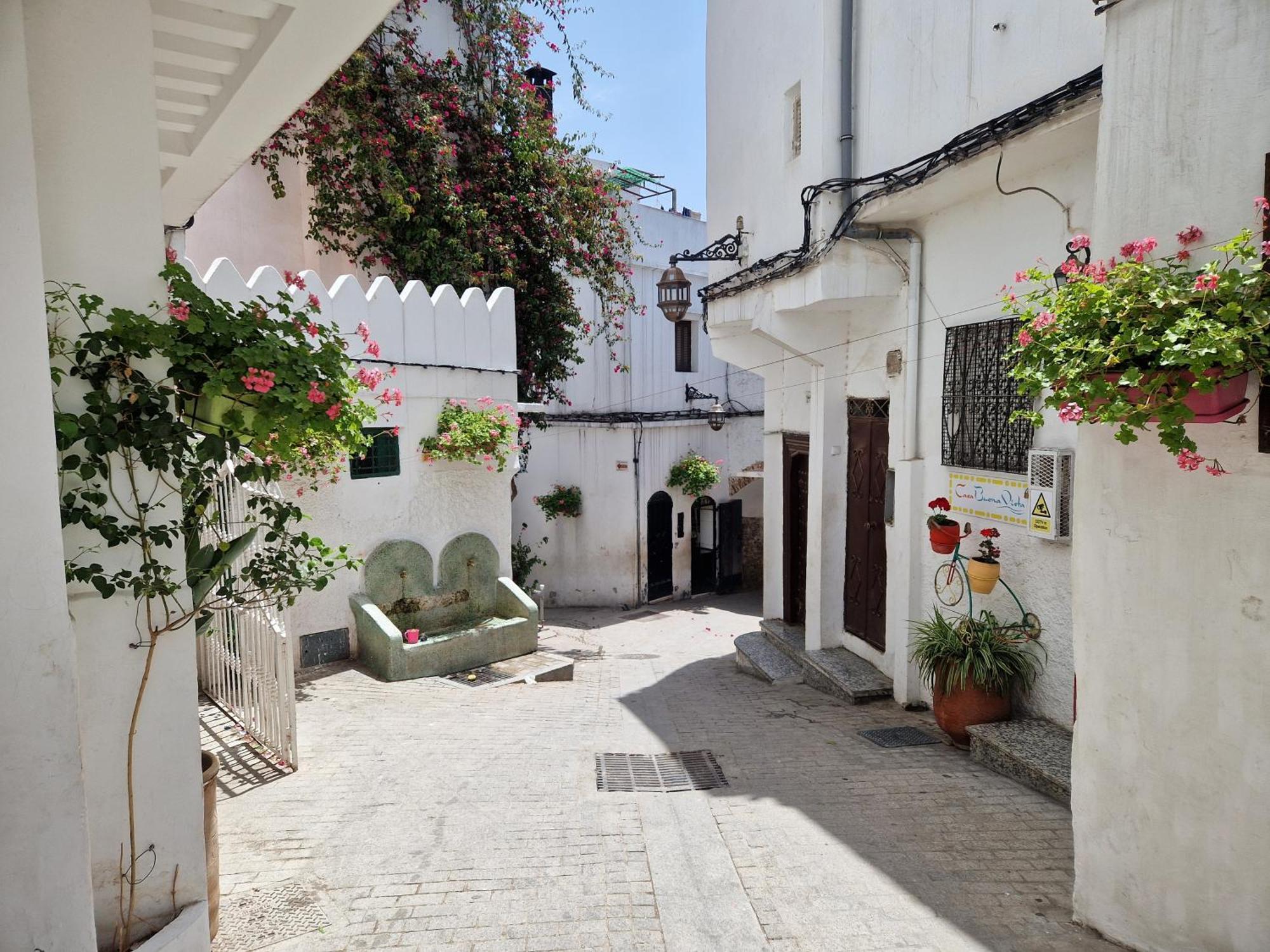 Hostel Banana Tangier Exterior photo